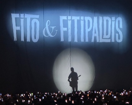 Fito & Fitipaldis en el Recinto Ferial de Tenerife: donde la música se convirtió en luz.